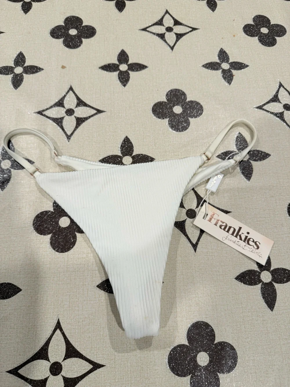 NwT🌻Frankies Bikinis ribbed string bikini bottom 🌻